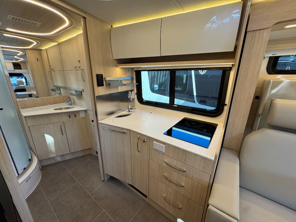 2026 Leisure Travel Vans 2026 Leisure Travel Vans Unity - thumbnail 7