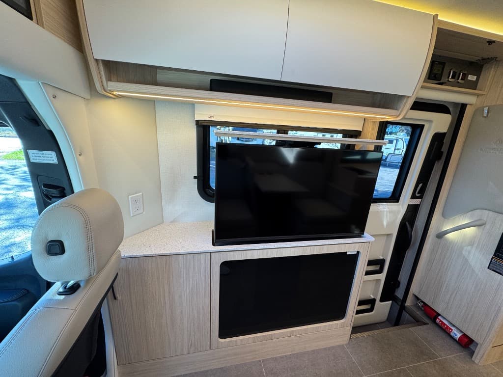 2026 Leisure Travel Vans 2026 Leisure Travel Vans Unity - thumbnail 13