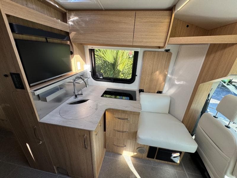 2026 Leisure Travel Vans 2026 Leisure Travel Vans Wonder - thumbnail 7