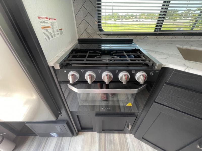 2023 Coachmen 2023 Coachmen Freedom Express - thumbnail 14