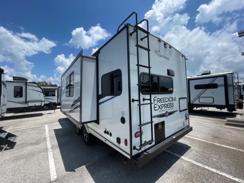 2023 Coachmen 2023 Coachmen Freedom Express - thumbnail 5