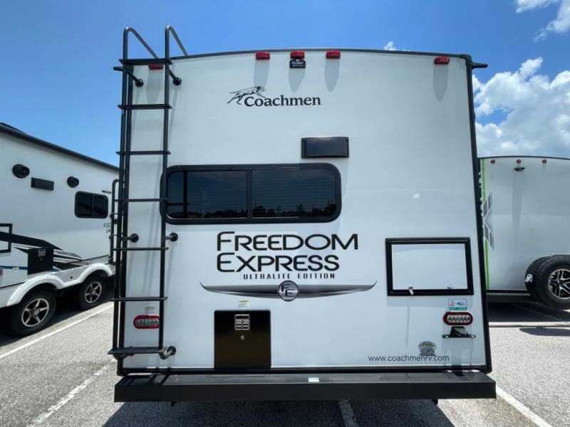 2023 Coachmen 2023 Coachmen Freedom Express - thumbnail 6