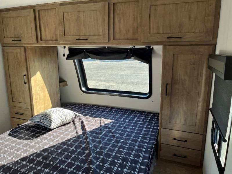 2024 Coachmen 2024 Coachmen Freedom Express - thumbnail 15