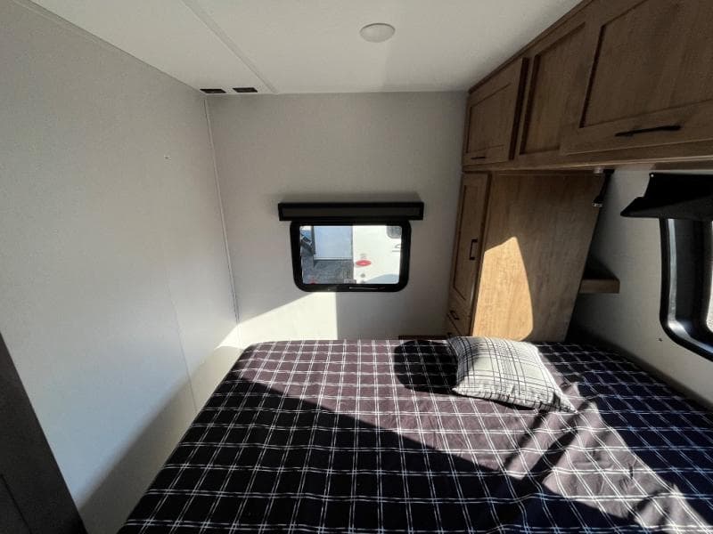 2024 Coachmen 2024 Coachmen Freedom Express - thumbnail 16