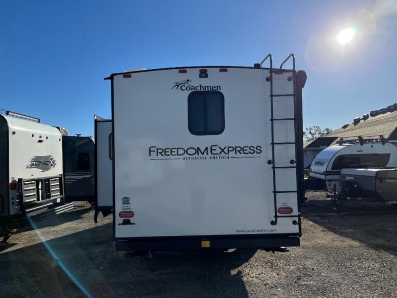 2024 Coachmen 2024 Coachmen Freedom Express - thumbnail 5