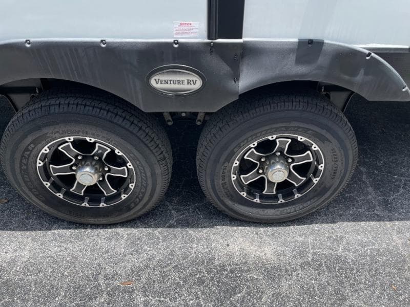 2024 Venture RV 2024 Venture RV SportTrek - thumbnail 14