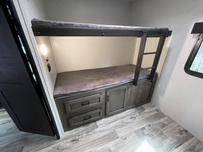 2024 Venture RV 2024 Venture RV SportTrek - thumbnail 25