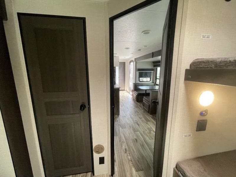 2024 Venture RV 2024 Venture RV SportTrek - thumbnail 28