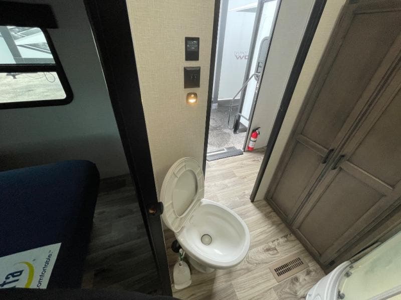 2024 Venture RV 2024 Venture RV SportTrek - thumbnail 41