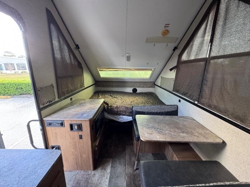 2018 Rockwood 2018 Rockwood Hard Side High Wall - thumbnail 6