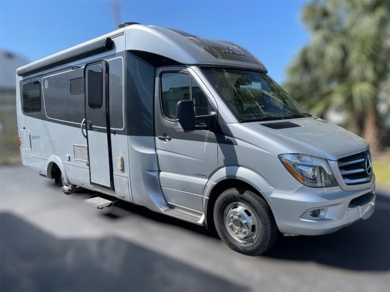 2018 Leisure Travel Vans Unity 24TB
