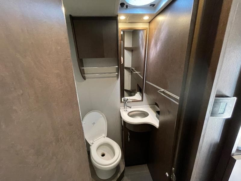 2018 Leisure Travel Vans 2018 Leisure Travel Vans Unity - thumbnail 15