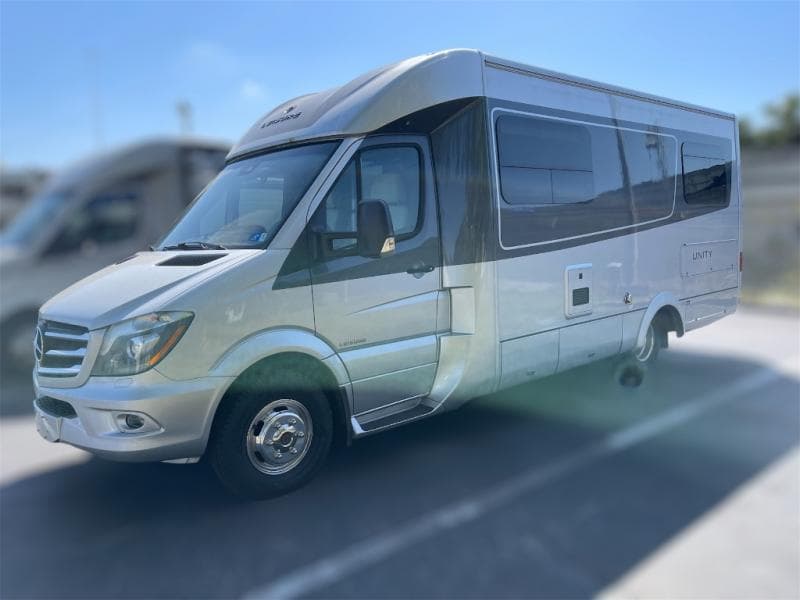 2018 Leisure Travel Vans 2018 Leisure Travel Vans Unity - thumbnail 3