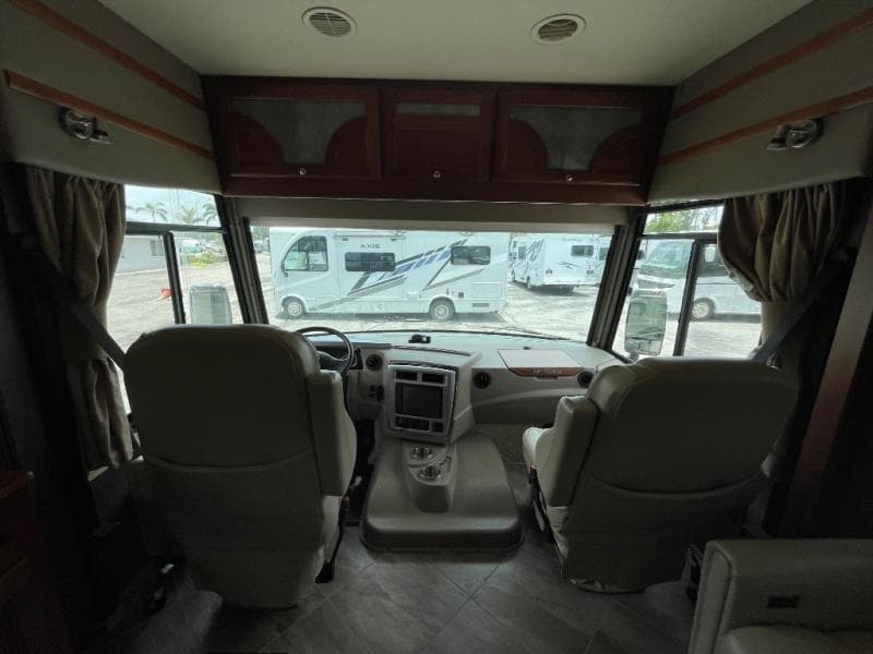 2017 Winnebago 2017 Winnebago Adventurer - thumbnail 11