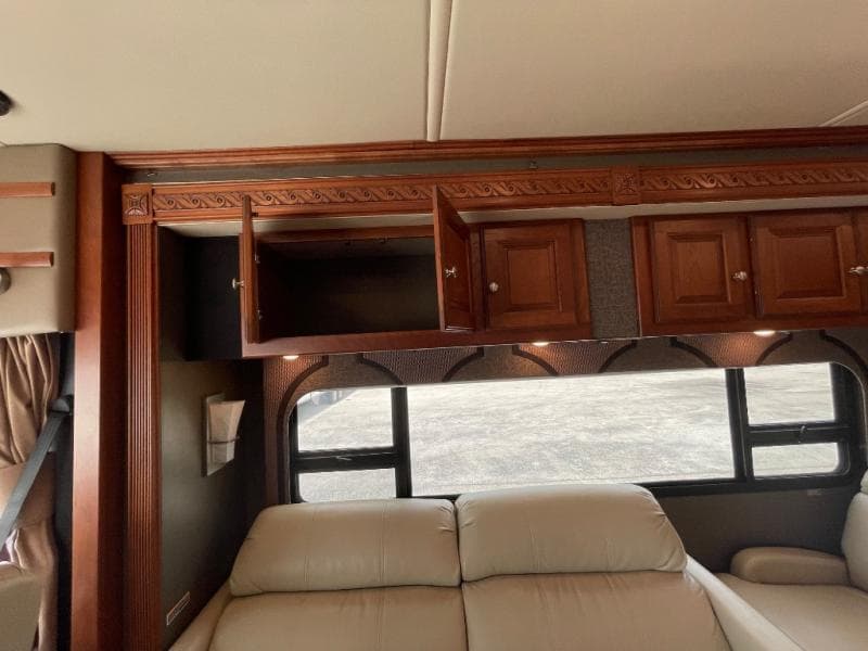 2017 Winnebago 2017 Winnebago Adventurer - thumbnail 17