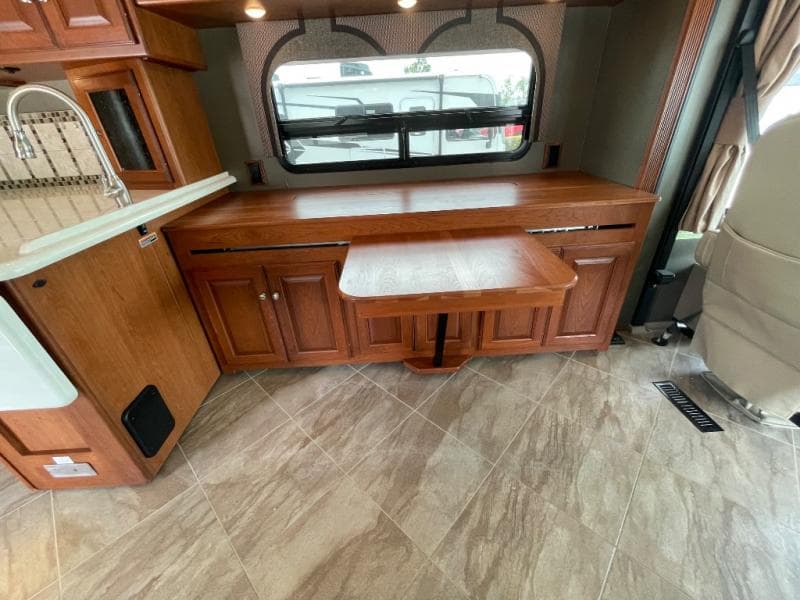 2017 Winnebago 2017 Winnebago Adventurer - thumbnail 18