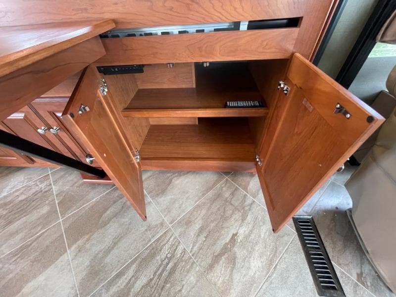 2017 Winnebago 2017 Winnebago Adventurer - thumbnail 19