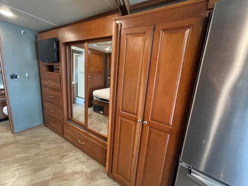 2017 Winnebago 2017 Winnebago Adventurer - thumbnail 35