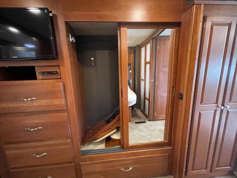 2017 Winnebago 2017 Winnebago Adventurer - thumbnail 37