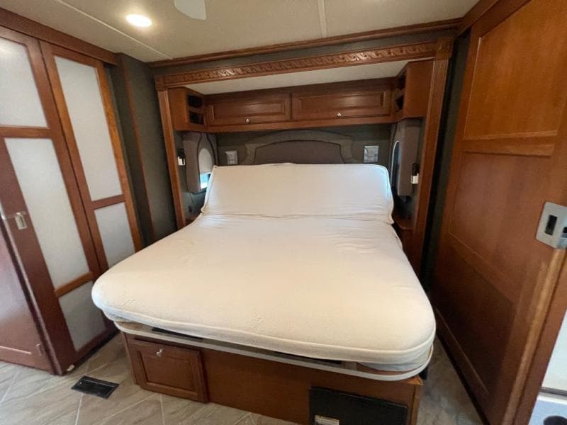 2017 Winnebago 2017 Winnebago Adventurer - thumbnail 40