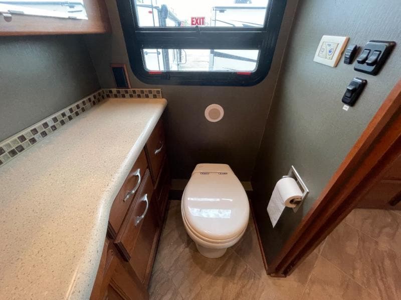 2017 Winnebago 2017 Winnebago Adventurer - thumbnail 48