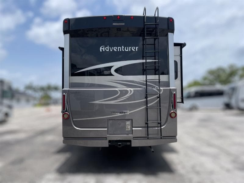 2017 Winnebago 2017 Winnebago Adventurer - thumbnail 5