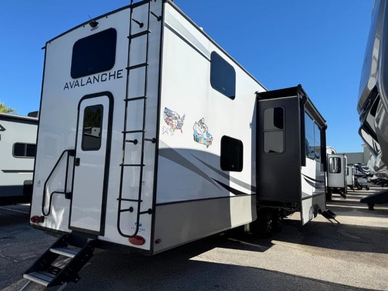 2023 Keystone RV 2023 Keystone RV Avalanche - thumbnail 5