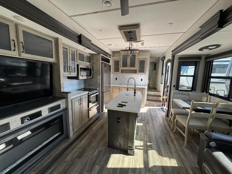 2023 Keystone RV 2023 Keystone RV Avalanche - thumbnail 8