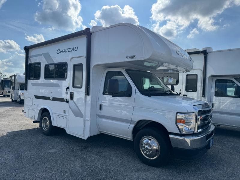 2026 Thor Motor Coach Chateau 19Z