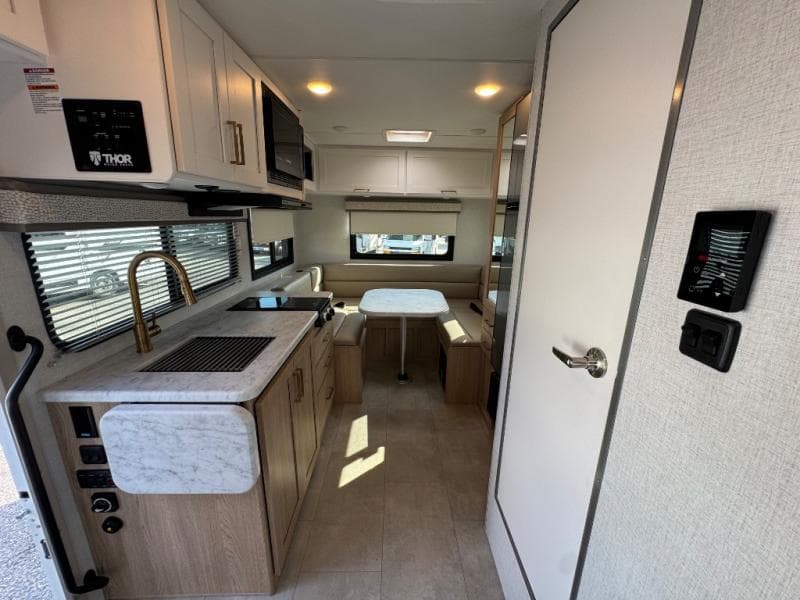 2026 Thor Motor Coach 2026 Thor Motor Coach Chateau - thumbnail 7