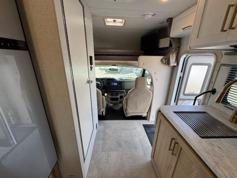 2026 Thor Motor Coach 2026 Thor Motor Coach Chateau - thumbnail 8