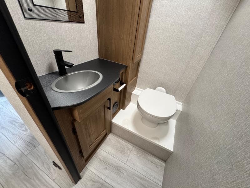 2024 Coachmen 2024 Coachmen Leprechaun - thumbnail 19