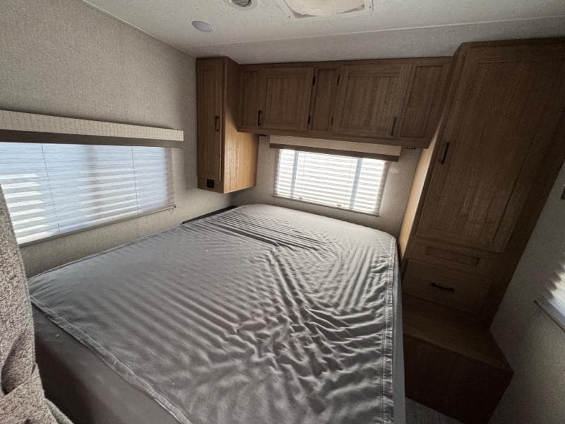 2024 Coachmen 2024 Coachmen Leprechaun - thumbnail 21