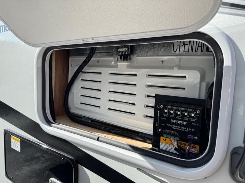 2024 Coachmen 2024 Coachmen Leprechaun - thumbnail 7