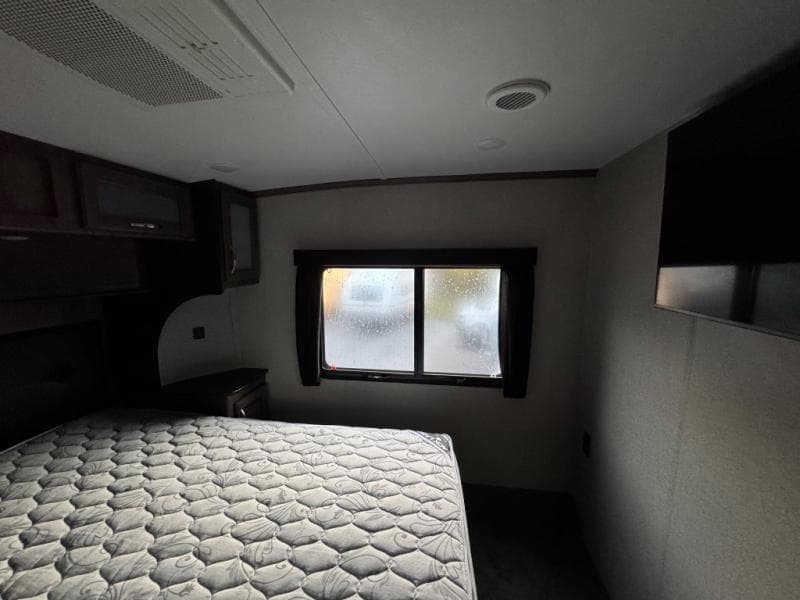 2019 Dutchmen 2019 Dutchmen Voltage - thumbnail 12