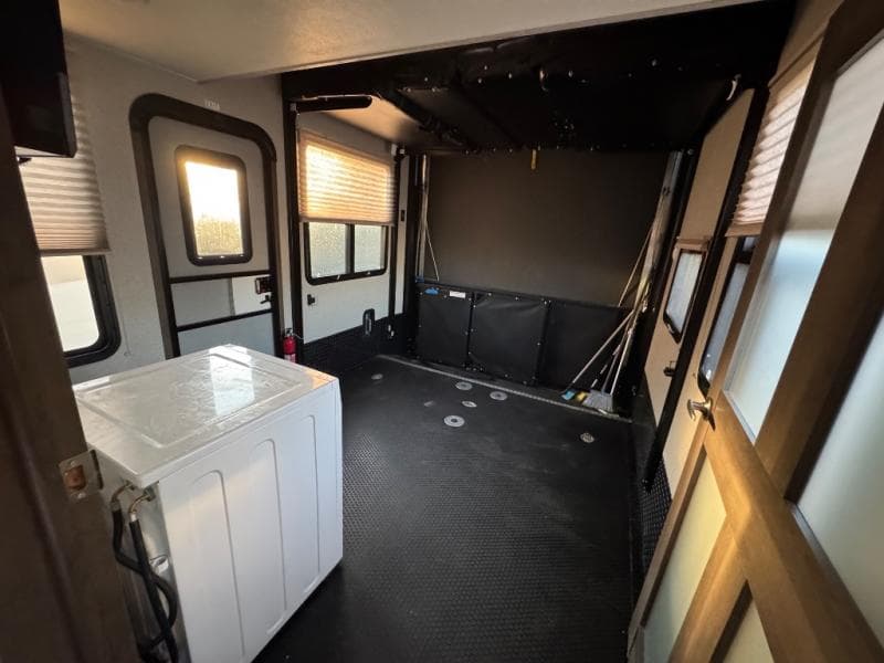 2019 Dutchmen 2019 Dutchmen Voltage - thumbnail 16