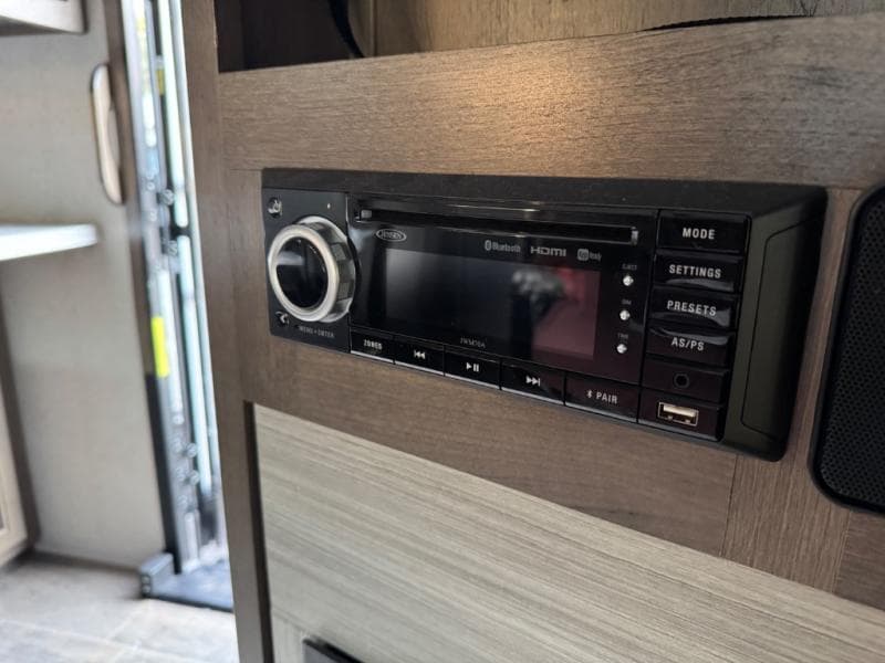 2019 Dutchmen 2019 Dutchmen Voltage - thumbnail 20