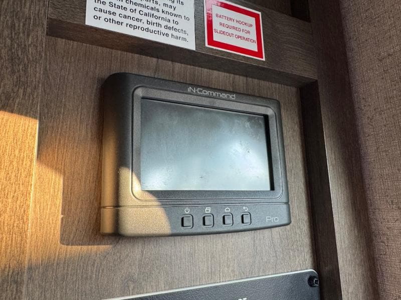 2019 Dutchmen 2019 Dutchmen Voltage - thumbnail 22