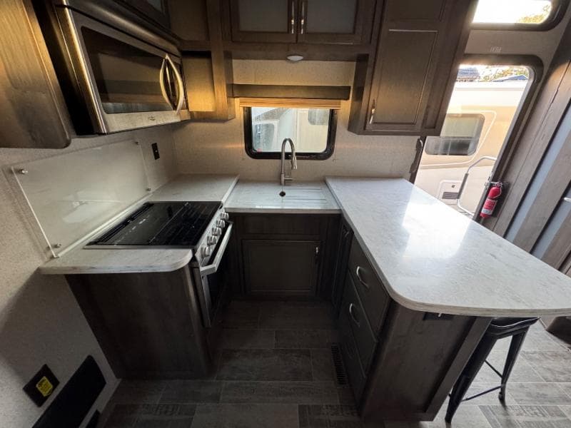 2019 Dutchmen 2019 Dutchmen Voltage - thumbnail 8