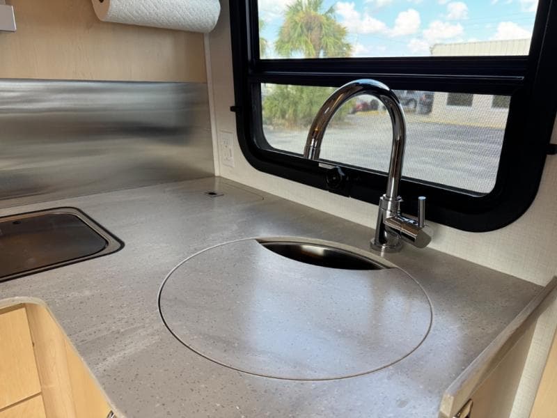 2022 Leisure Travel Vans 2022 Leisure Travel Vans Unity - thumbnail 12