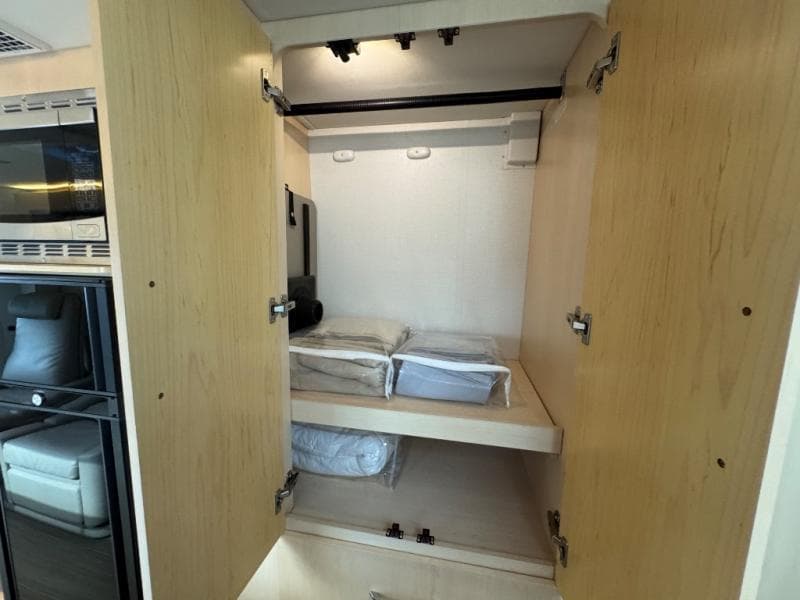 2022 Leisure Travel Vans 2022 Leisure Travel Vans Unity - thumbnail 18