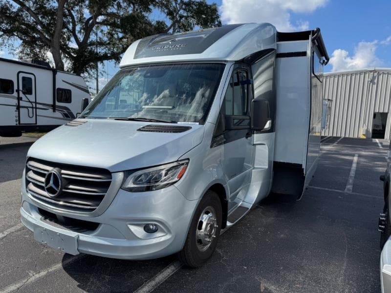 2022 Leisure Travel Vans 2022 Leisure Travel Vans Unity - thumbnail 3