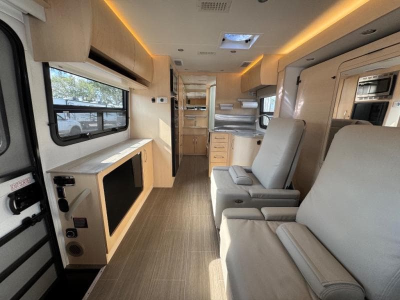 2022 Leisure Travel Vans 2022 Leisure Travel Vans Unity - thumbnail 7