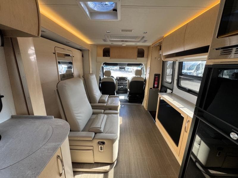 2022 Leisure Travel Vans 2022 Leisure Travel Vans Unity - thumbnail 8