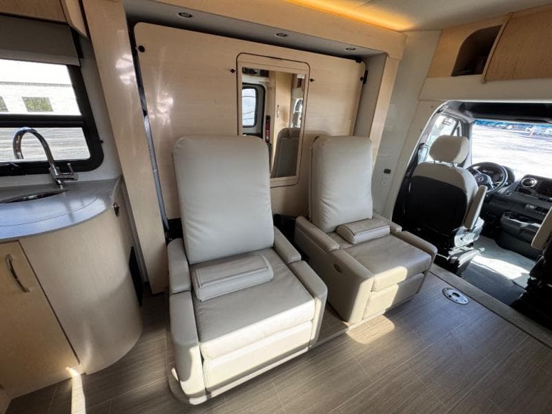 2022 Leisure Travel Vans 2022 Leisure Travel Vans Unity - thumbnail 9