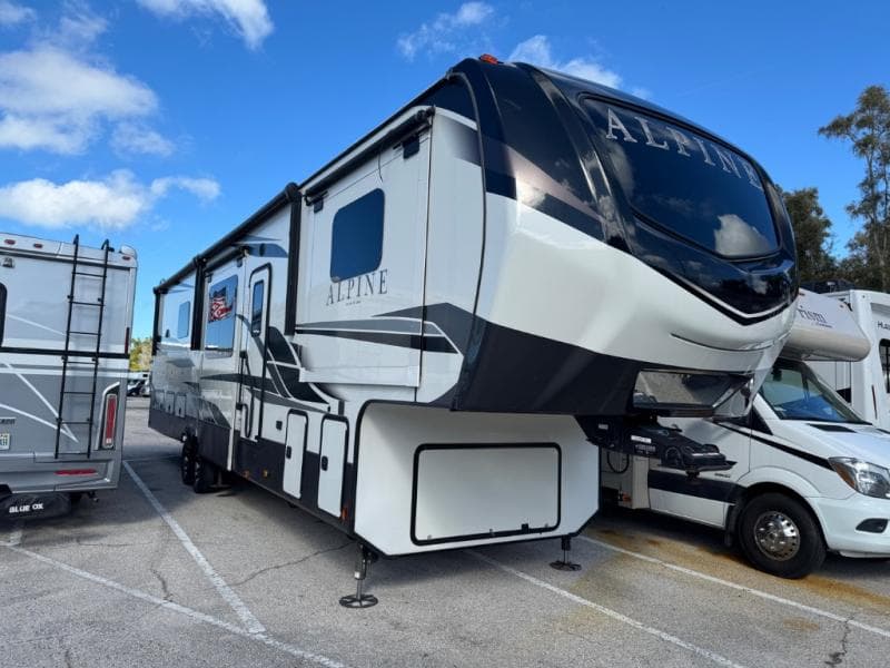 2021 Keystone RV Alpine 3700FL