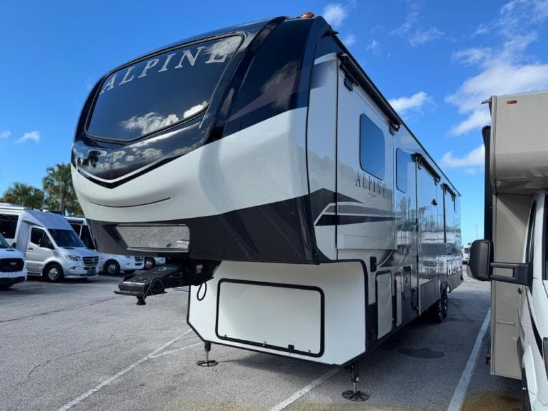 2021 Keystone RV 2021 Keystone RV Alpine - thumbnail 3