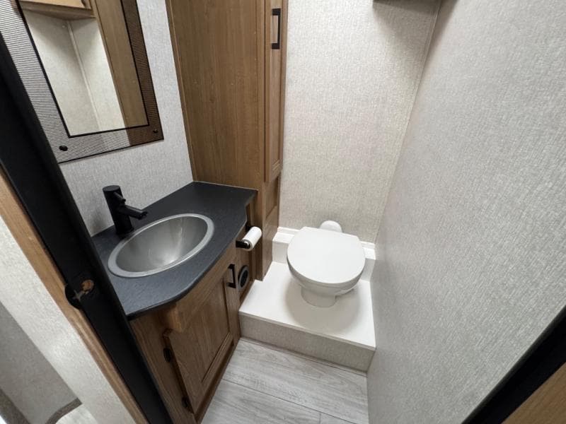 2024 Coachmen 2024 Coachmen Leprechaun - thumbnail 16