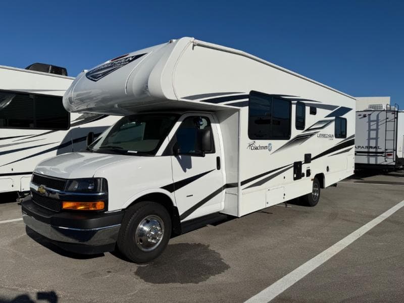 2024 Coachmen 2024 Coachmen Leprechaun - thumbnail 3