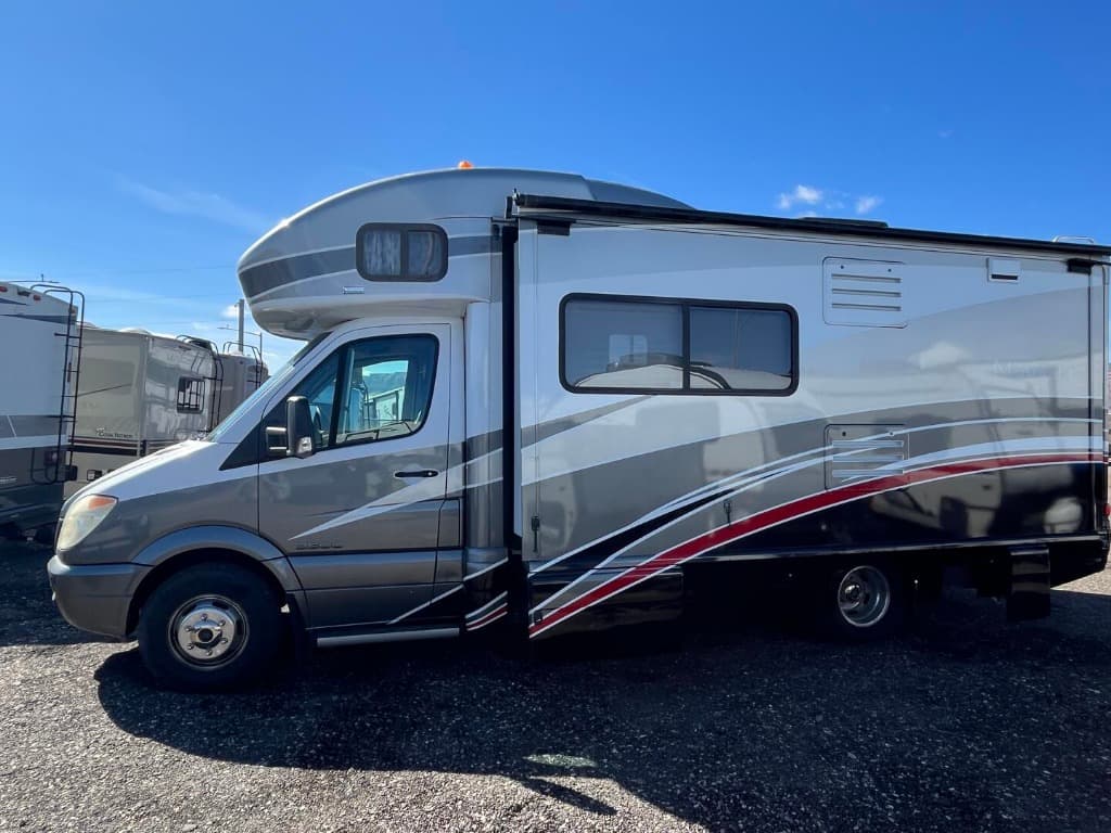 2010 Itasca 2010 Itasca Navion - thumbnail 3